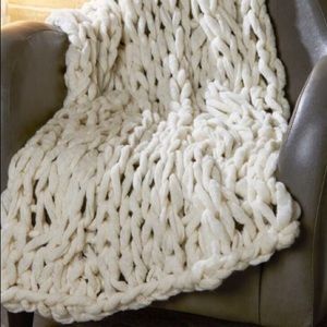 Couture chunky throw milk